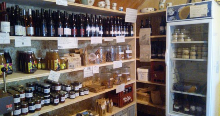 Cet été, le magasin de la ferme ouvre ses portes de 16h30 à 19h30 et propose un bar à la ferme tous les vendredis !